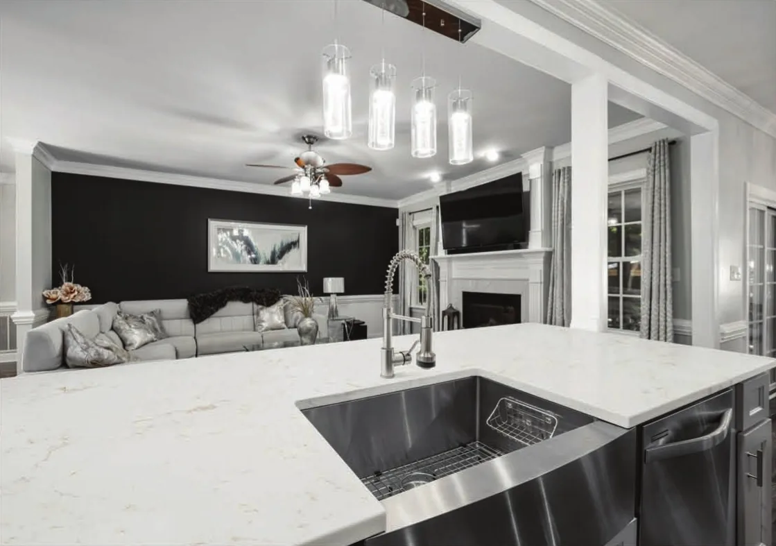Bianco Oro quartz installed - KalingaStone catalogue application photograph