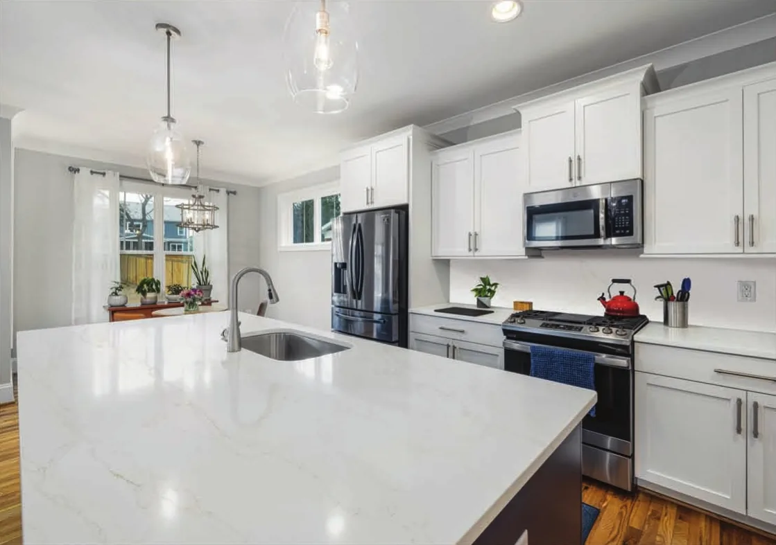 Calacatta Imperial quartz installed - KalingaStone catalogue application photograph