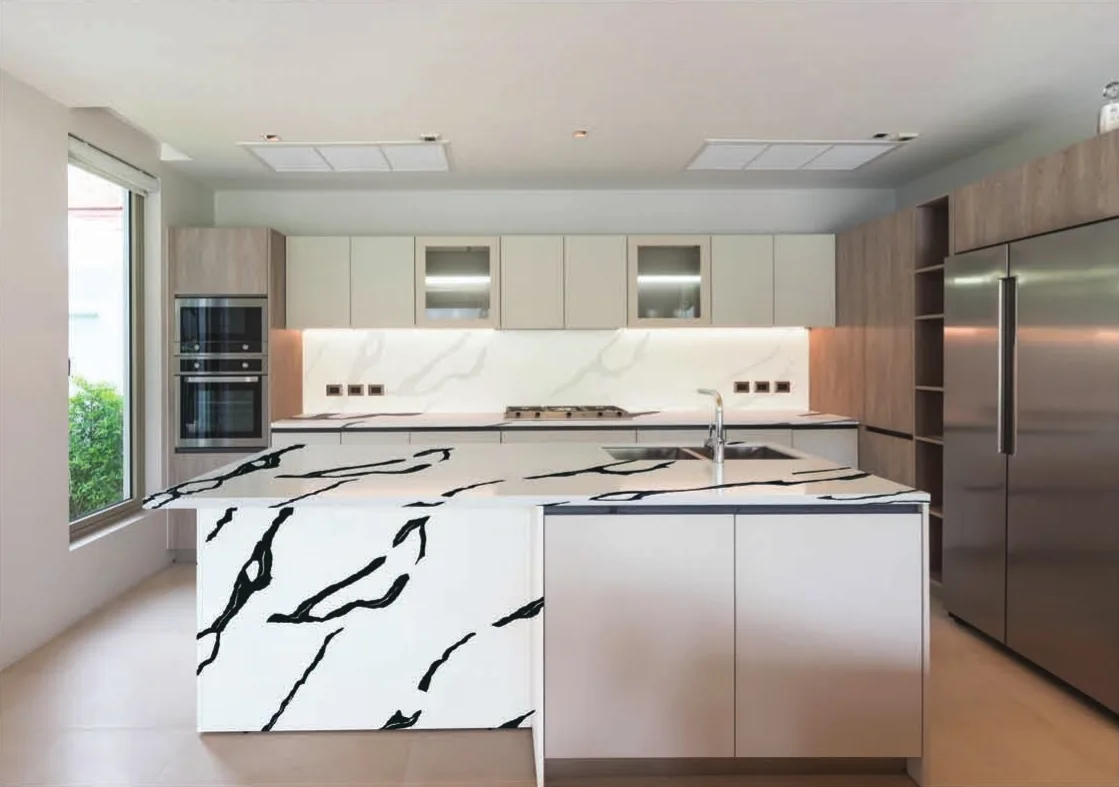 Calacatta Nero quartz installed - KalingaStone catalogue application photograph