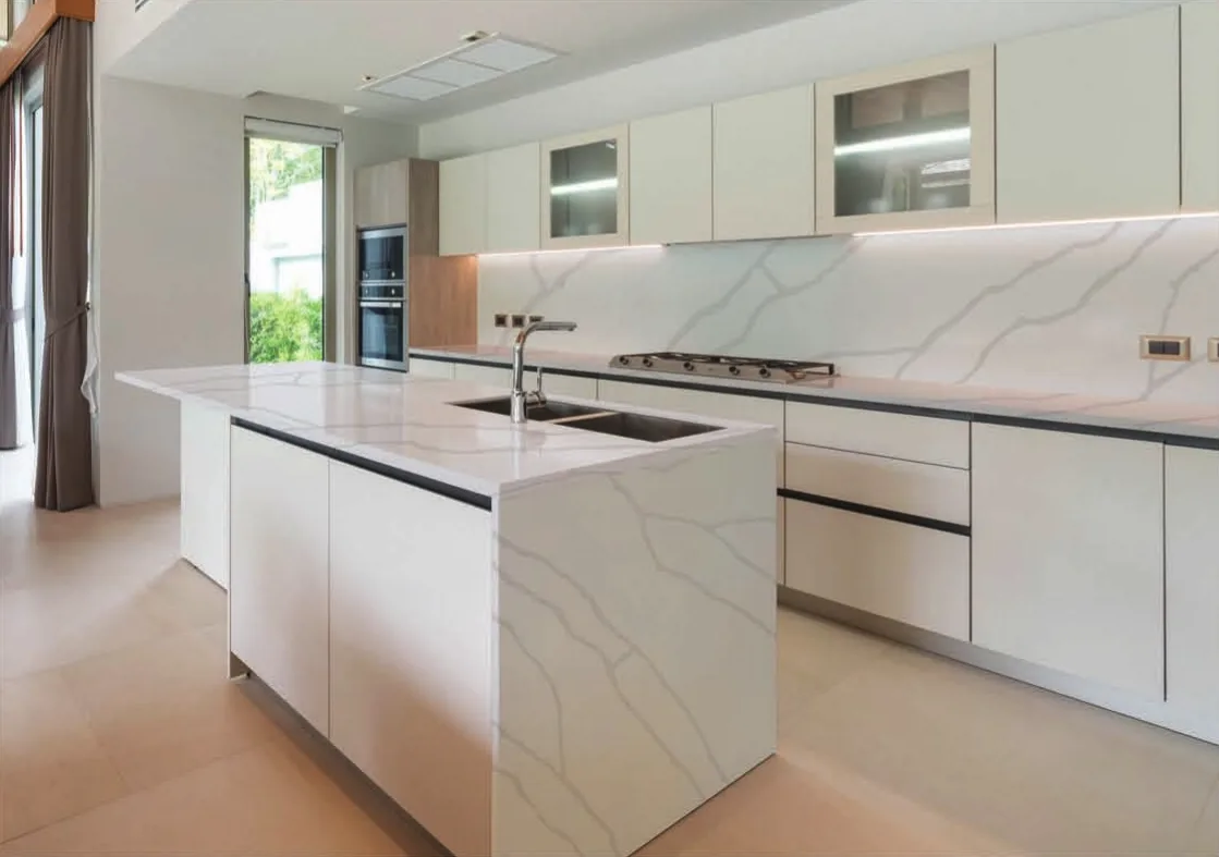 Calacatta Venezia quartz installed - KalingaStone catalogue application photograph