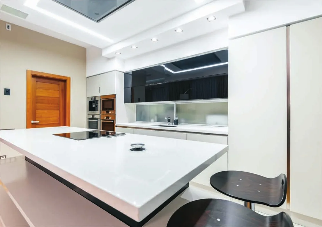 New Bianco Alaska quartz installed - KalingaStone catalogue application photograph