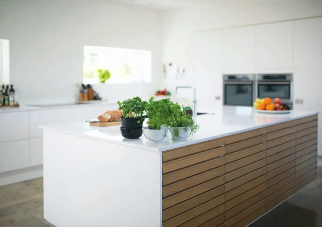 New Extra White quartz installed - KalingaStone catalogue application photograph